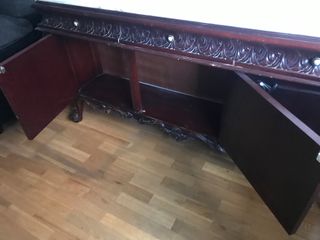 Aparador antiguo con tapa de mármol