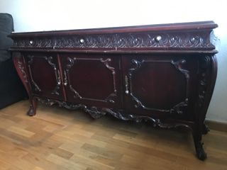 Aparador antiguo con tapa de mármol