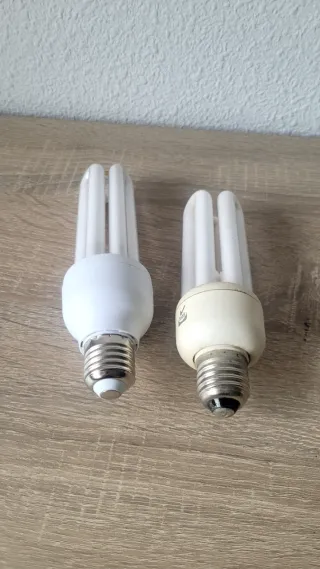 Lámpara de pie moderna.Se regalan 2 bombillas mas