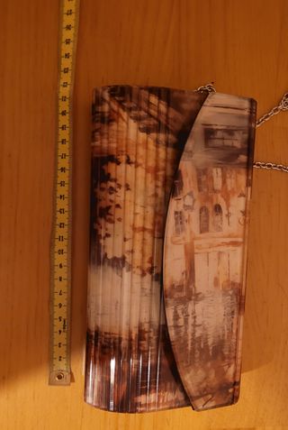 Bolso de mano con cadena