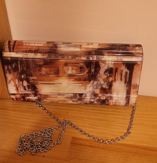 Bolso de mano con cadena