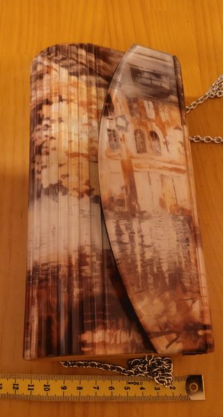 Bolso de mano con cadena