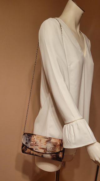 Bolso de mano con cadena