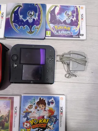 LOTE Nintendo 2DS Negra y azul + Cargador + Juegos