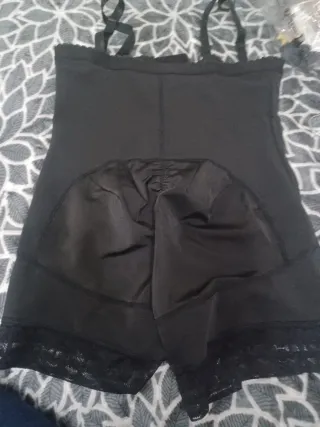 Faja reductora con broches y tirantes