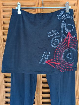 Falda pantalón negra DESIGUAL