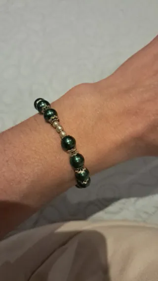 Braccialetto perline verdi e argento.