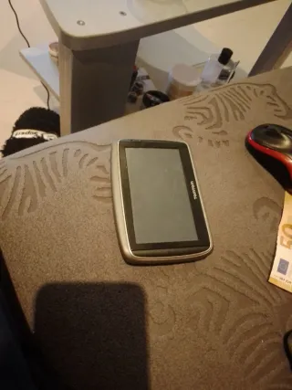 GPS TomTom...sin cargador.