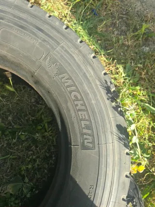 Neumático Michelin 245/70R17.5
