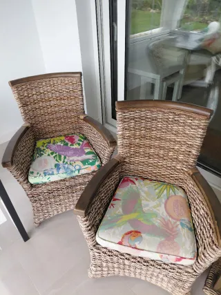 2 Sillones Rattan con Mesa Auxiliar