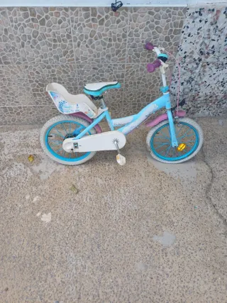 Bicicleta infantil azul y rosa