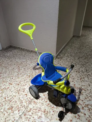 Triciclo evolutivo Juguettos azul y amarillo