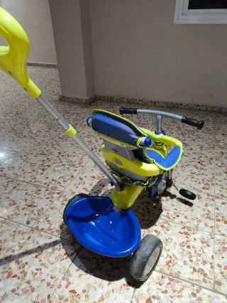 Triciclo evolutivo Juguettos azul y amarillo