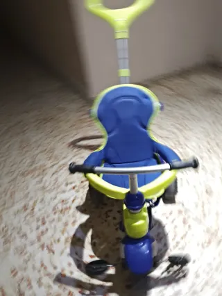 Triciclo evolutivo Juguettos azul y amarillo
