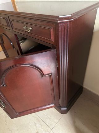 Mueble auxiliar de madera marrón