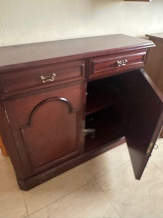Mueble auxiliar de madera marrón
