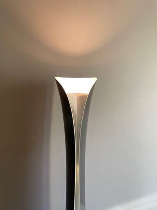 Lámpara de pie de diseño italiano