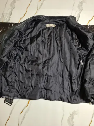 Giacca in pelle nera da donna