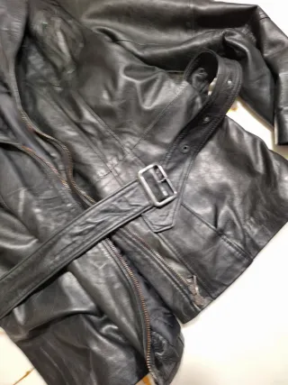 Giacca in pelle nera da donna