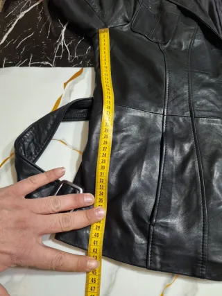 Giacca in pelle nera da donna