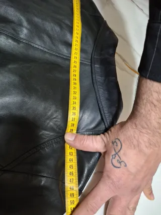 Giacca in pelle nera da donna