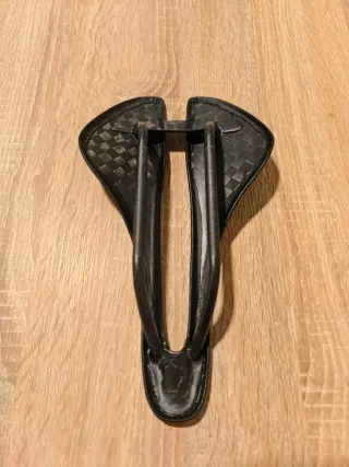 Sillín de carbono RYET 78g