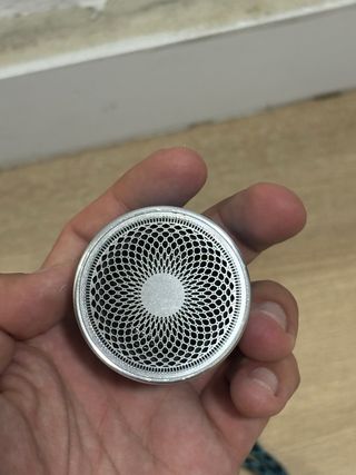 Altavoz Bluetooth Negro y Azul.