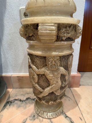 Jarrón de alabastro con tapa