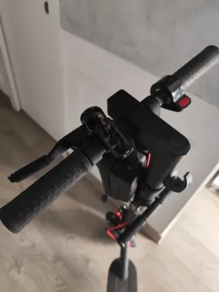 Patinete Eléctrico Negro con Bolsa