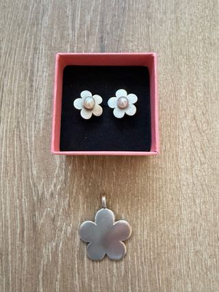 Conjunto Tous Plata Flor Pendientes y Colgante