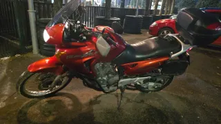 Honda Transalp 650 Naranja Roja funciona muy bien