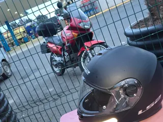 Honda Transalp 650 Naranja Roja funciona muy bien