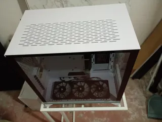 Torre PC Lian Li Blanca