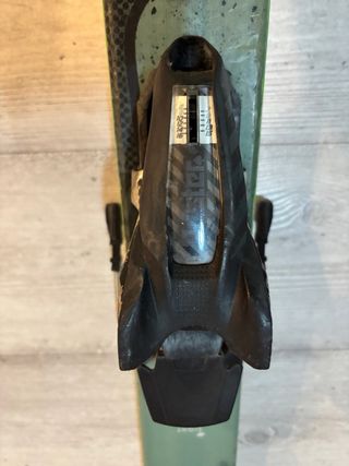 Esquís K2 freestyle con fijaciones Marker