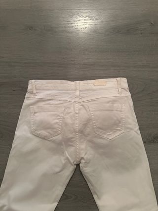 Vaqueros blancos de mujer