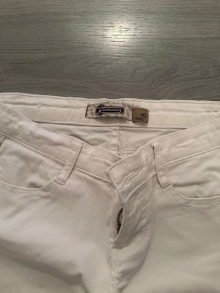 Vaqueros blancos de mujer