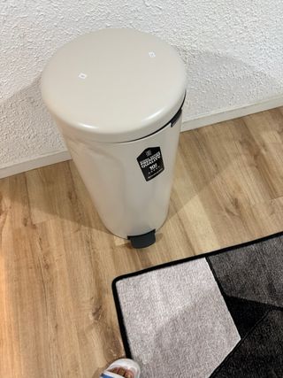 Papelera Brabantia 30L con pedal – diseño moderno