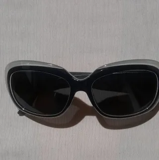 Gafas de sol y funda multicolor