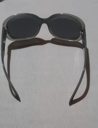 Gafas de sol y funda multicolor
