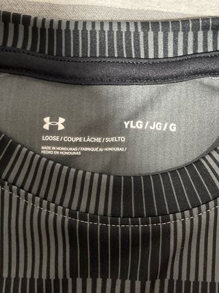 Camiseta Under Armour Cuadros Gris Negra niño