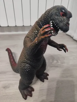 Figura Godzilla Plástico Negra y Roja