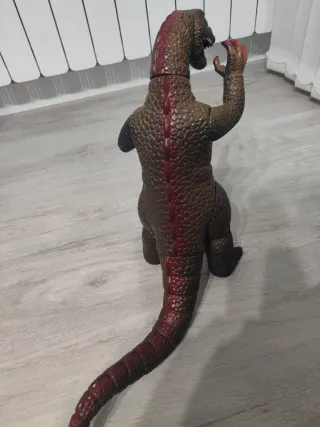 Figura Godzilla Plástico Negra y Roja