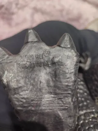 Figura Godzilla Plástico Negra y Roja
