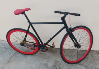 Bici fixie estilo flip flop negra con rojo 2 piñon