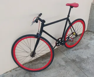 Bici fixie estilo flip flop negra con rojo 2 piñon