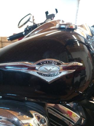 Kawasaki VN 1700 classic Tourer Negra