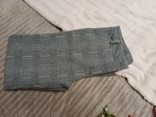 Pantalón de vestir a cuadros gris