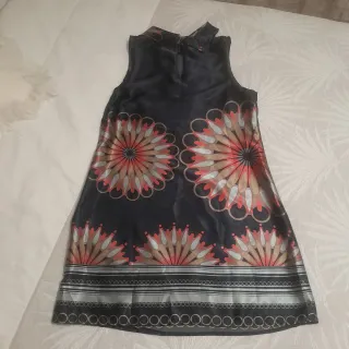 Vestido sin mangas estampado.