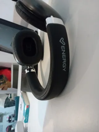 Cascos de música negros y grises