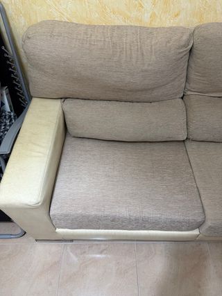 Sofá chaise longue beige y marrón
